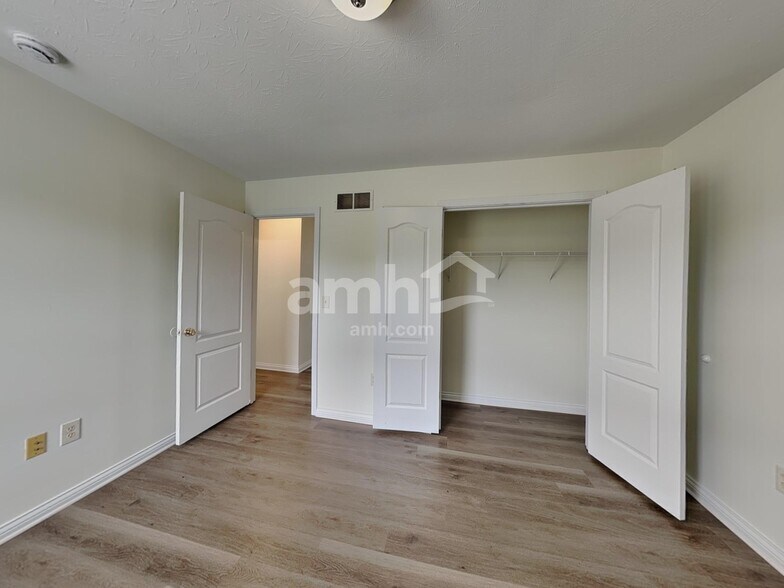 Building Photo - 599 Astoria Ct