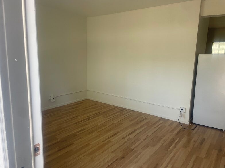 Building Photo - 2703 Nelson Ave