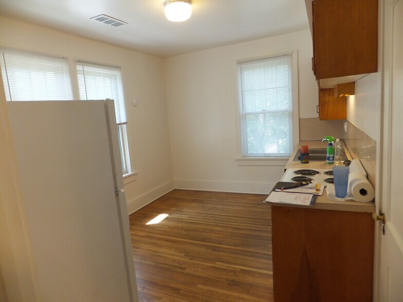 Building Photo - 1401 University Ave