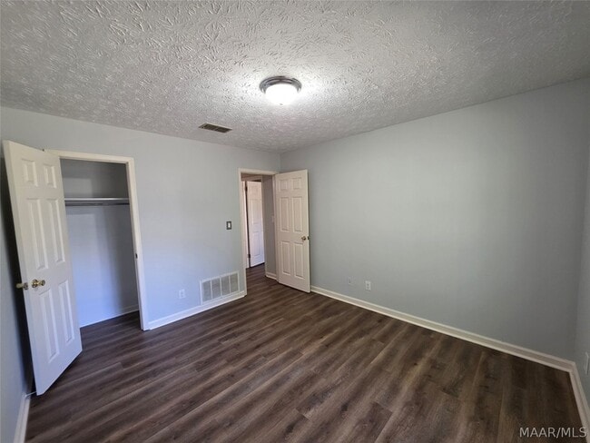Building Photo - 6225 Whitewater Ct