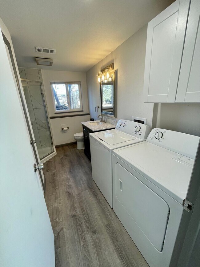 Building Photo - Newly Renovated 4 Bed 2 Bath House Near CSU!