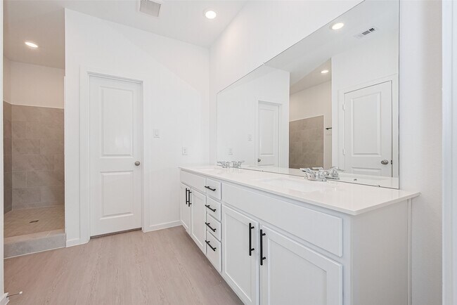 Building Photo - 26615 Coast Redwood Dr