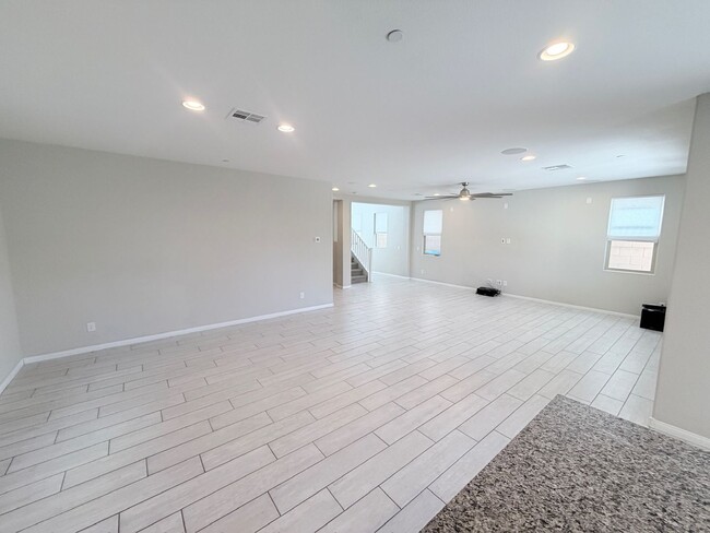 Building Photo - Unique Floorplan in Skye Canyon!