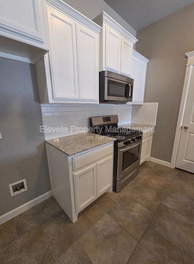 Building Photo - 2213 Ailsa Rd