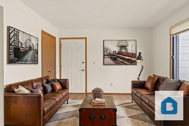 Building Photo - 610 N Coraline St