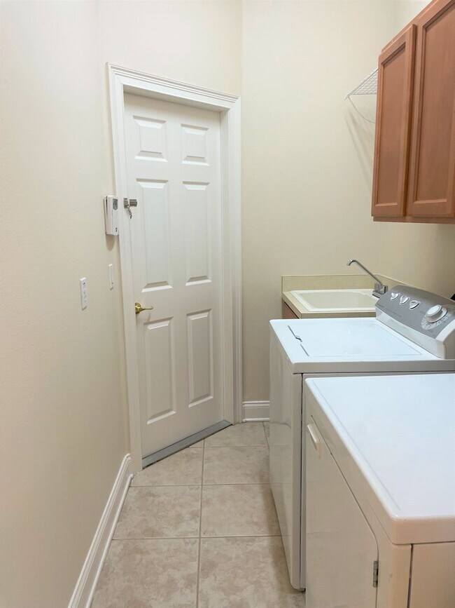 Building Photo - Keenes Point - Windermere