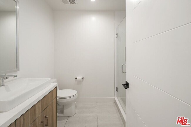 Building Photo - 735 N Gramercy Pl