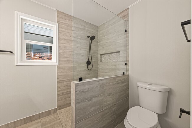 Building Photo - 5211 Hummingbird St