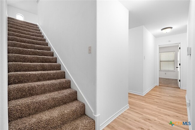 Building Photo - 1010 Woodland Bend Cir
