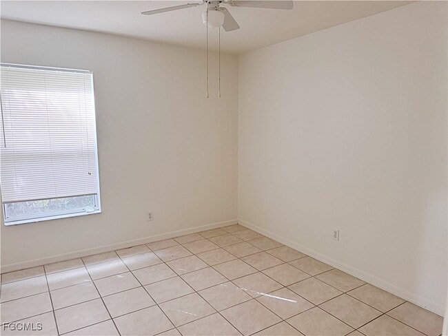 Building Photo - 2046 NE 6th St