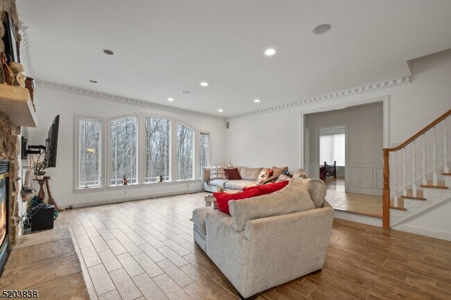 Building Photo - 326 Rock Ridge Ct