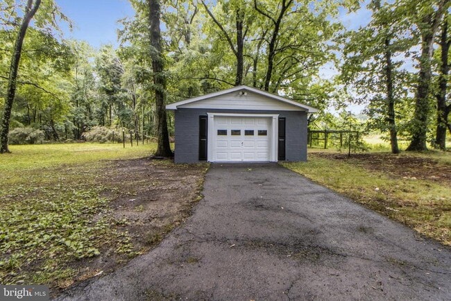 Building Photo - 1615 Truslow Rd