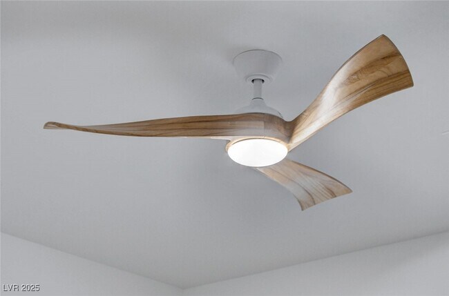 Building Photo - 237 Callen Falls Ave