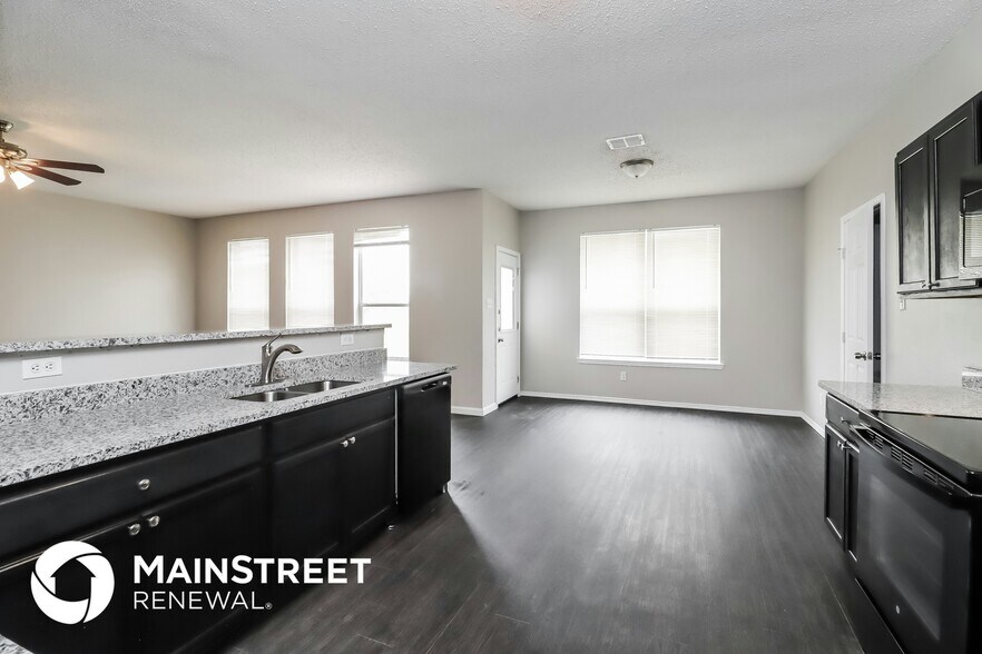 Building Photo - 305 Arbor Glen Dr