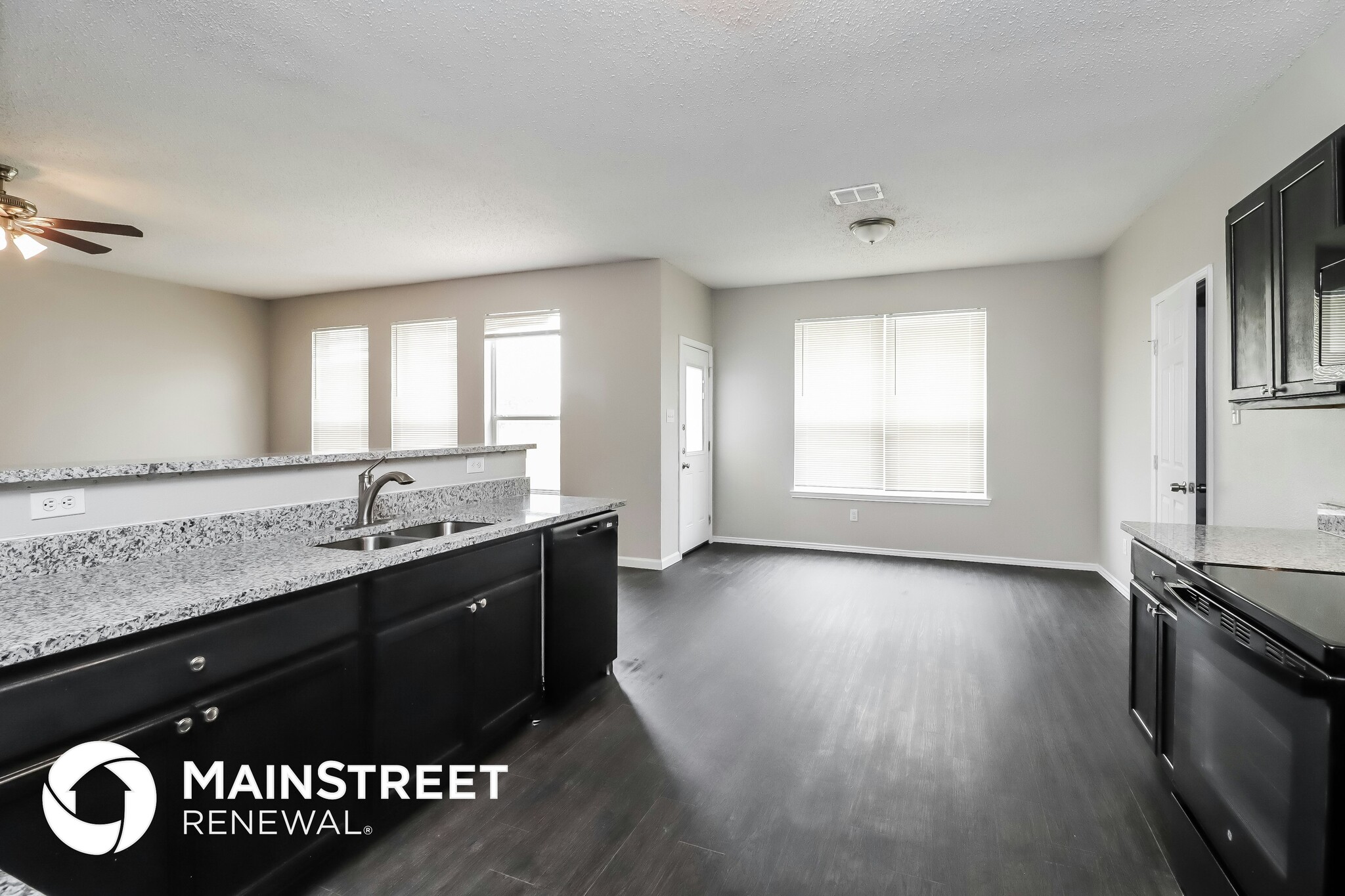 Building Photo - 305 Arbor Glen Dr