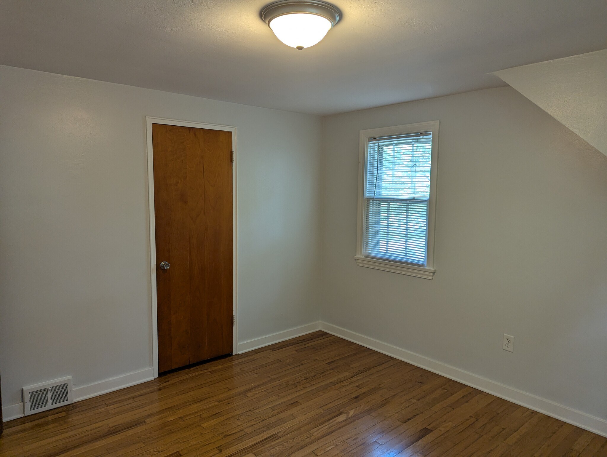 Smaller Bedroom Alt View - 208 Easterly Pky
