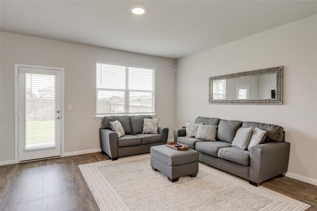 Building Photo - 102 Rainmaker Cv