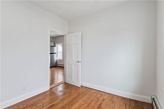 Building Photo - 418-418 Admiral St