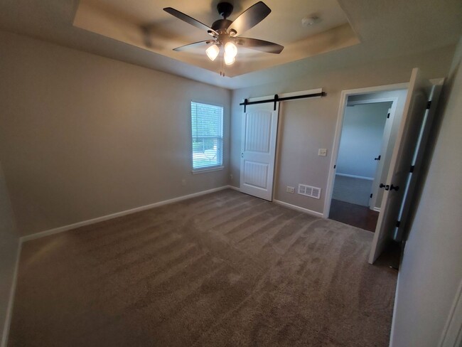 Building Photo - Freshly Updated, One Level Ranch, No Steps...