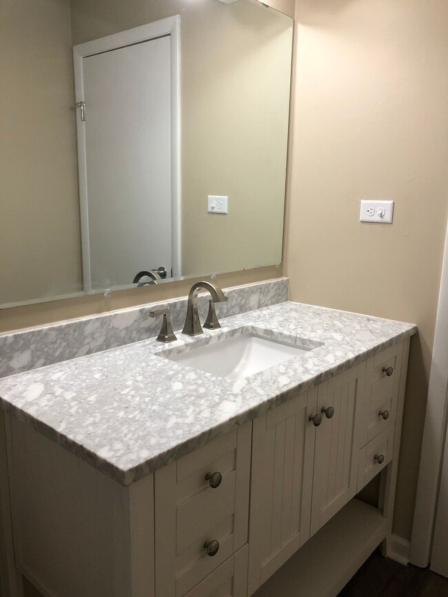 Building Photo - 6324 W 63rd St