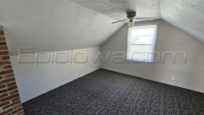 Building Photo - 1105 33rd St SE