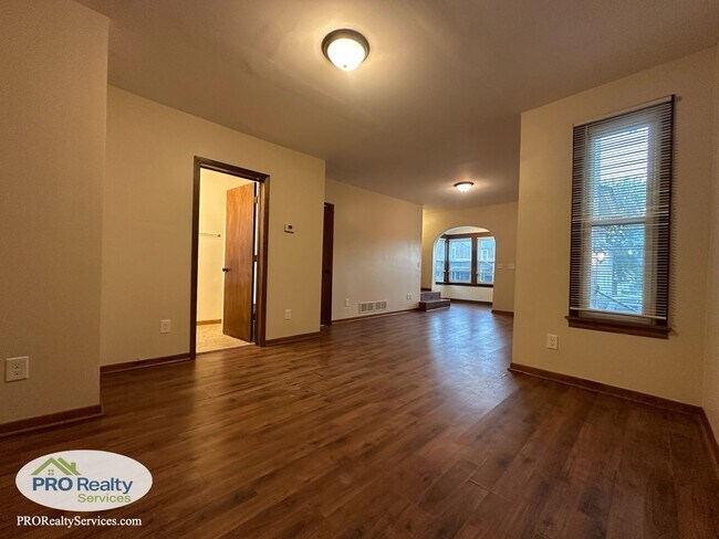 Building Photo - 3 Bedroom Home in St. Paul