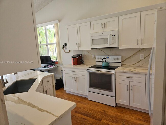 Building Photo - 900 Savannah Falls Dr