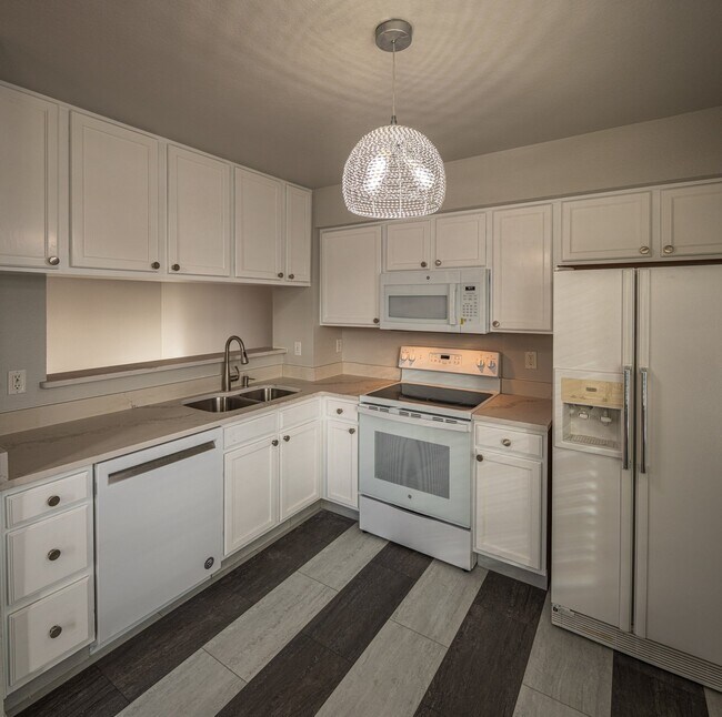 Building Photo - 1419 Red Mountain Dr