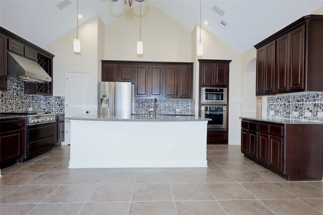Building Photo - 17311 Quiet Shores Dr