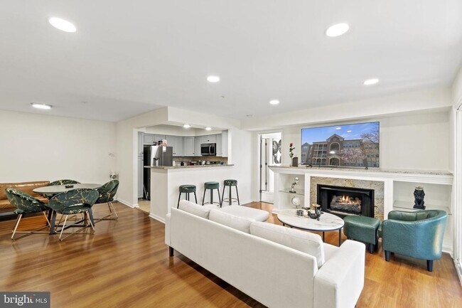 Building Photo - 6601-I Thackwell Way