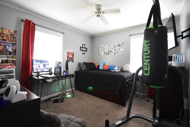 Building Photo - 3 Bedroom 2 Bath: Pets Considered