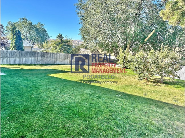 Building Photo - 4 Bedroom 2 Bath - 2 Car Garage House - Do...