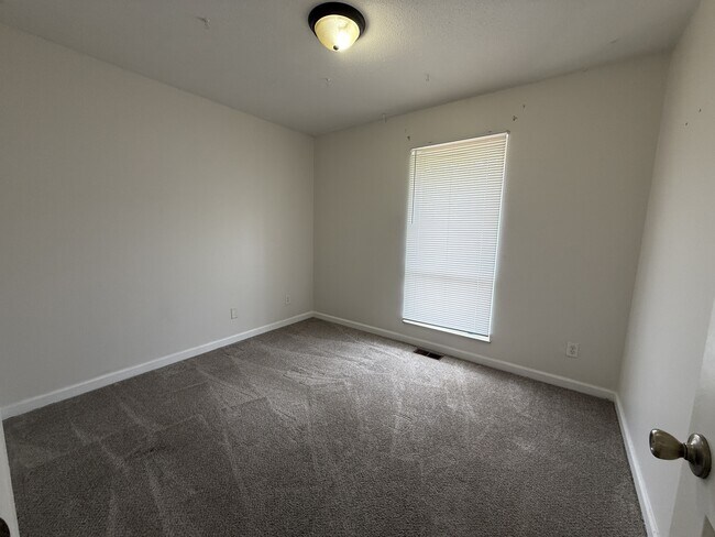 Building Photo - 423 Kendall Rd