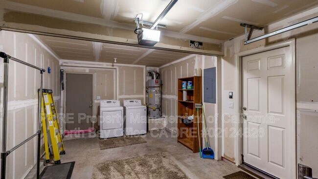 Building Photo - 2024 Northfield Dr