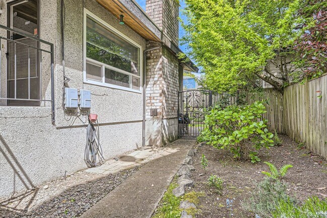 Building Photo - 10708 Stone Ave N