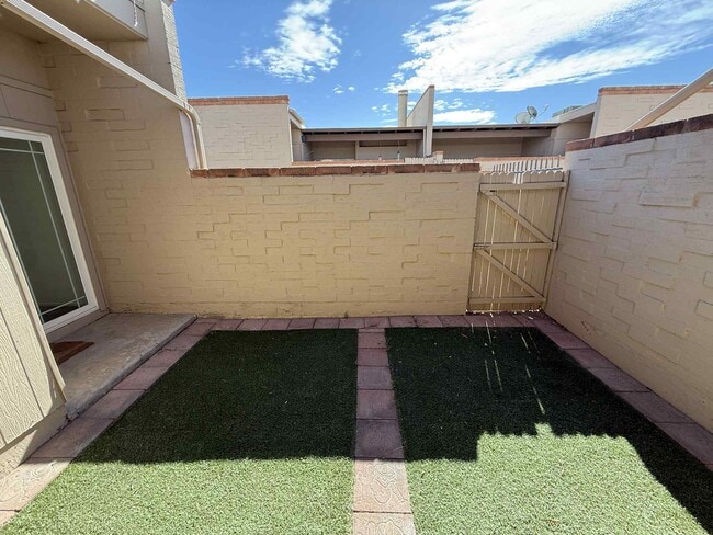Building Photo - 8141 E Daniella Cir