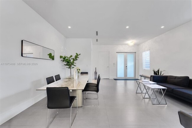 Building Photo - 3055 Carter St