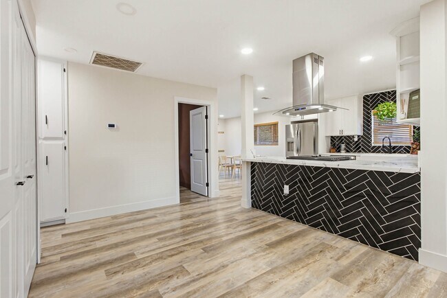 Building Photo - 1418 Marshall St