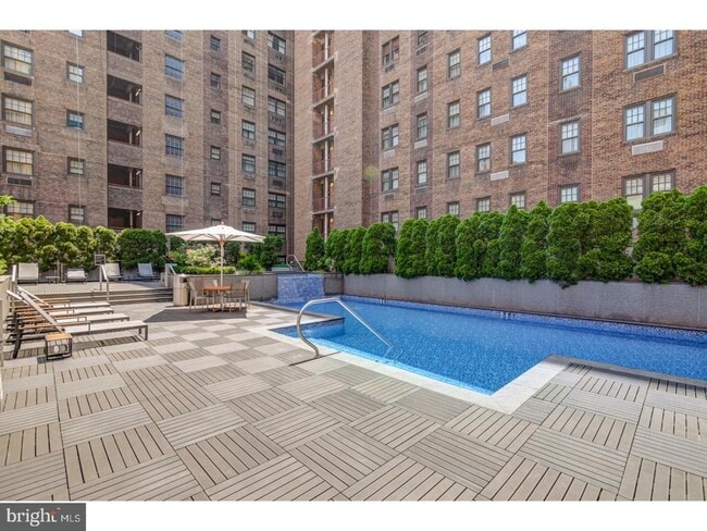 Building Photo - 219 S 18th St