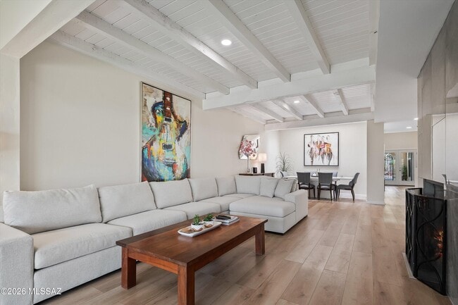 Building Photo - 5833 N Placita Del Baron