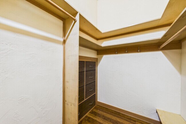 Building Photo - 2910 Greenbriar Ln