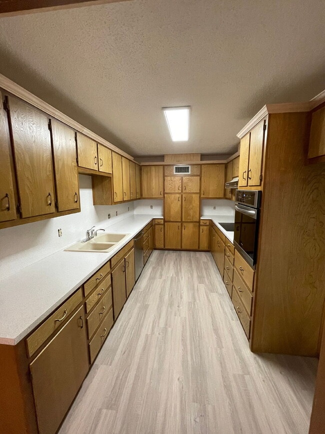 Building Photo - Beautiful Large Home with Basement