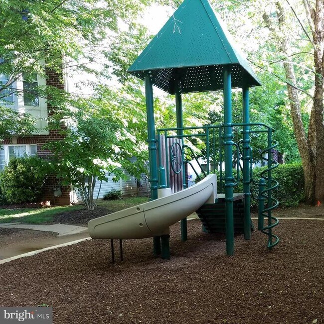 Building Photo - 4142 Fountainside Ln