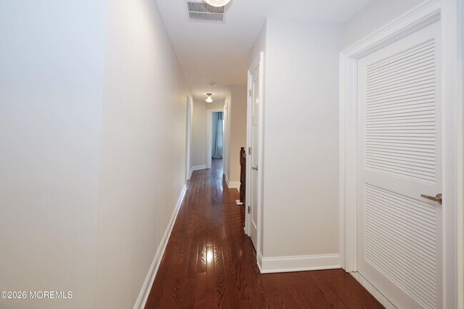 Building Photo - 10 Gonzalez Dr