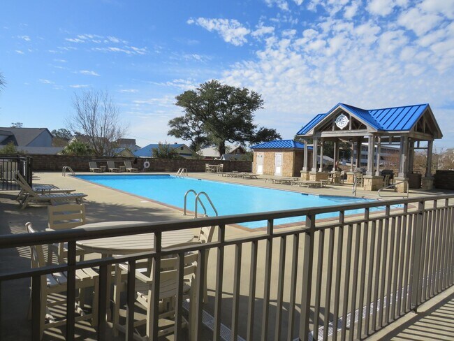 Building Photo - Harborside Club at 701