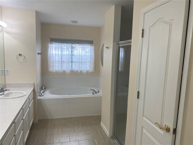 Building Photo - 10422 Moshie Ln