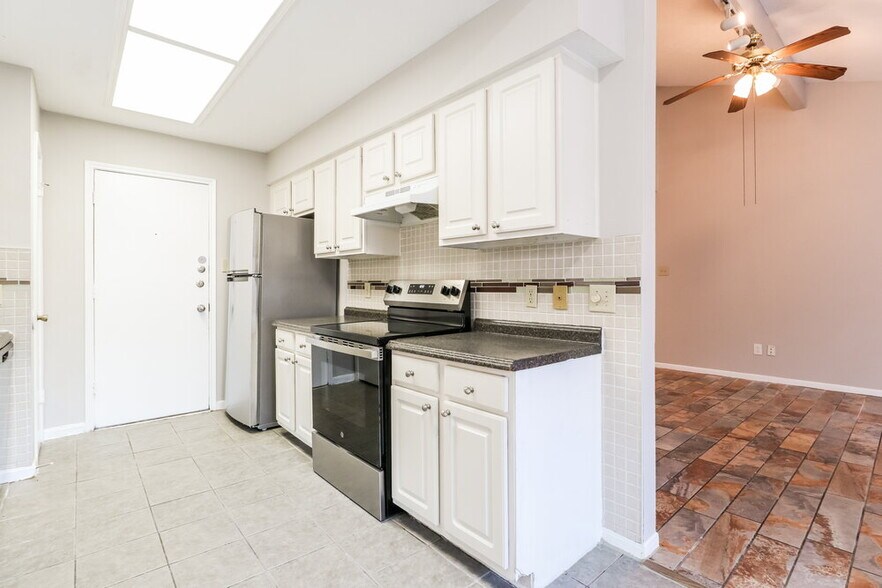 Building Photo - 4015 Adonis Dr