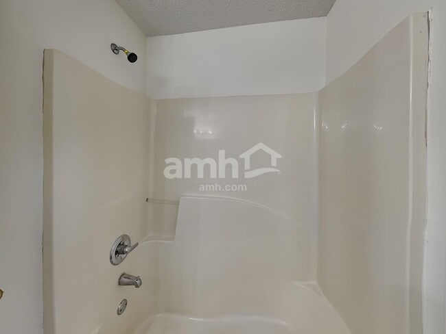 Building Photo - 5705 Wandering Vine Trl SE