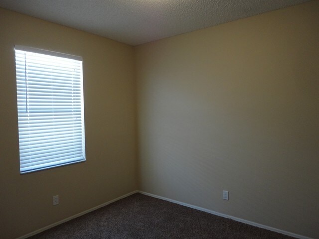 Building Photo - 451 Sand Ridge Dr