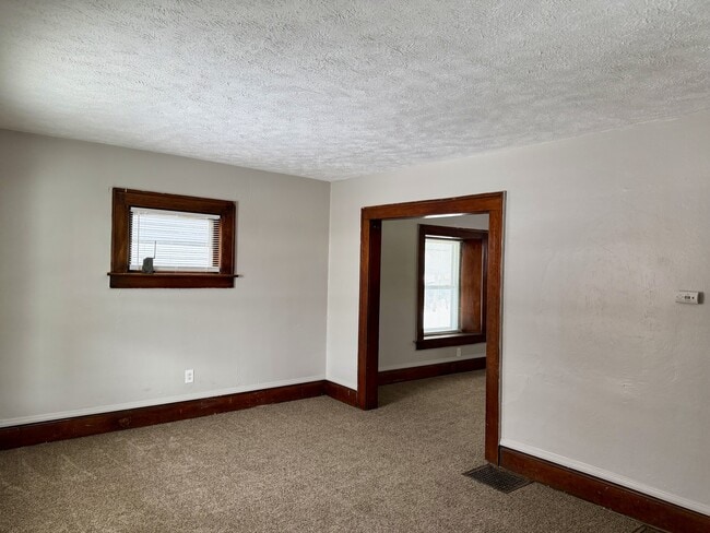 Building Photo - 1182 5th Ave